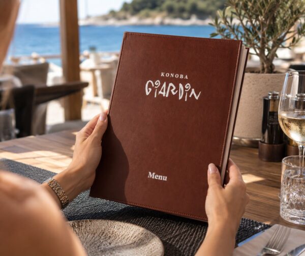 Classic Brown – kožni meni sa ušivenim koricama