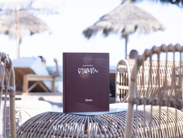 Classic Brown – kožni meni sa ušivenim koricama